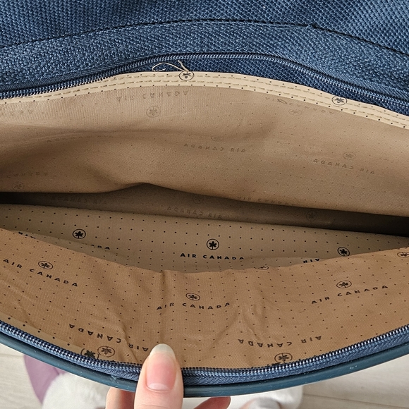 Vintage Air Canada Green Carry-On Bag - Picture 11 of 11